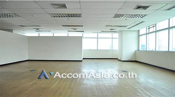  1  Office Space For Rent in Silom ,Bangkok BTS Surasak at Vorawat Building AA10947